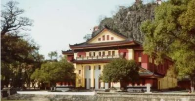 广西师范大学档案馆在什么时候荣获全国档案工作优秀集体称号