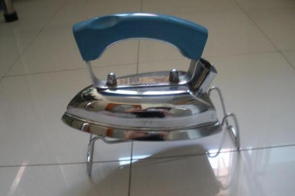 蒸汽熨斗和普通熨斗有什么区别?