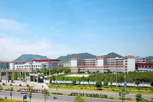 安吉上墅私立高中好吗？