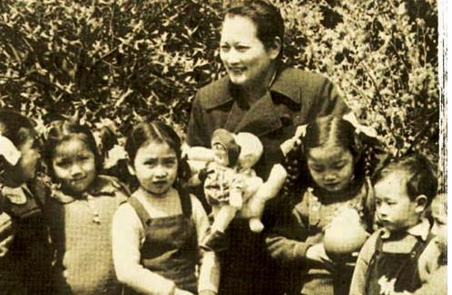 宋庆龄：“一切为了孩子、为了孩子的一切、为了一切孩子”三个一切的意思