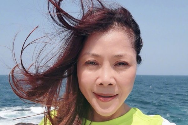 田震当年“摔话筒”的一幕，究竟是怎么回事？