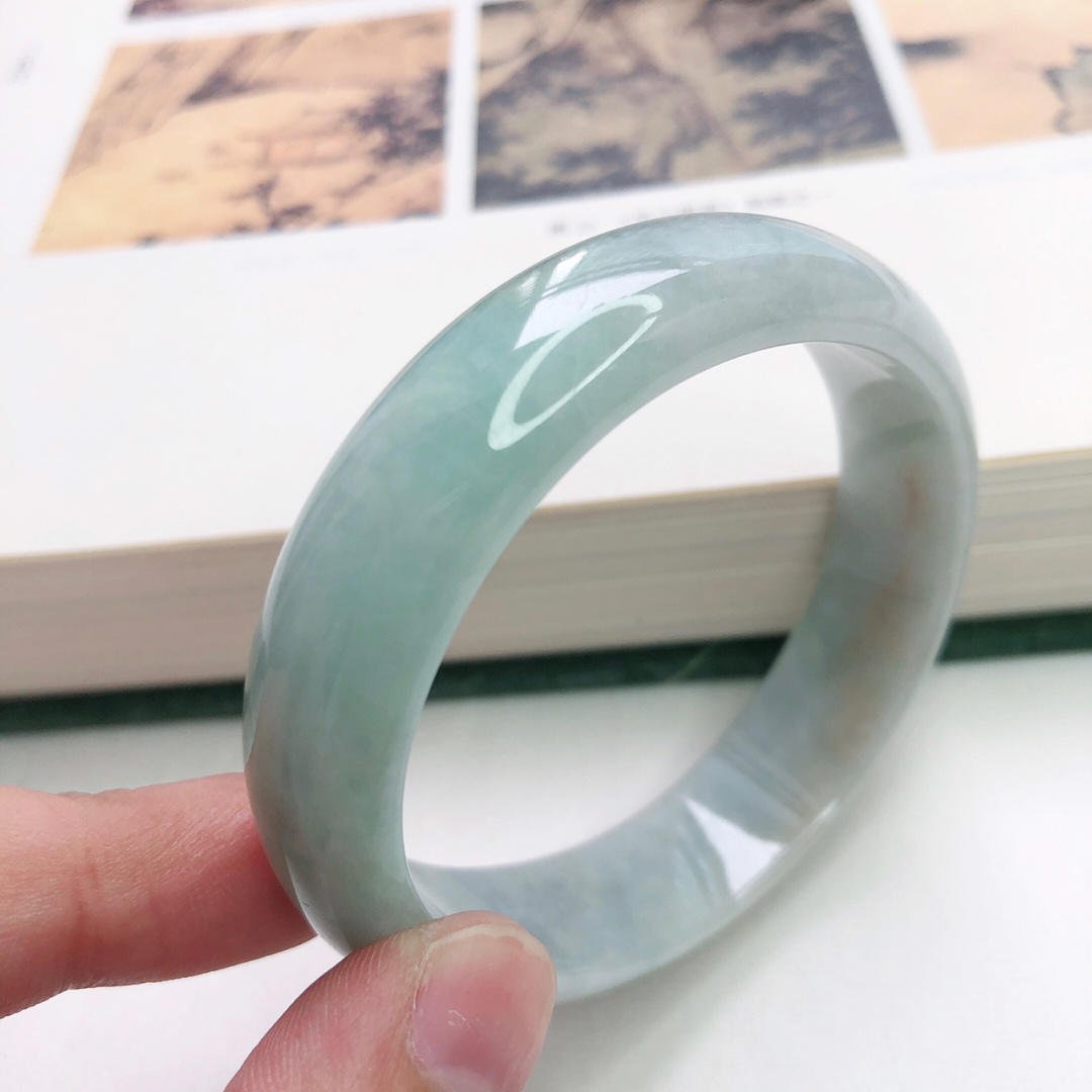 一般翡翠手镯大概多少钱