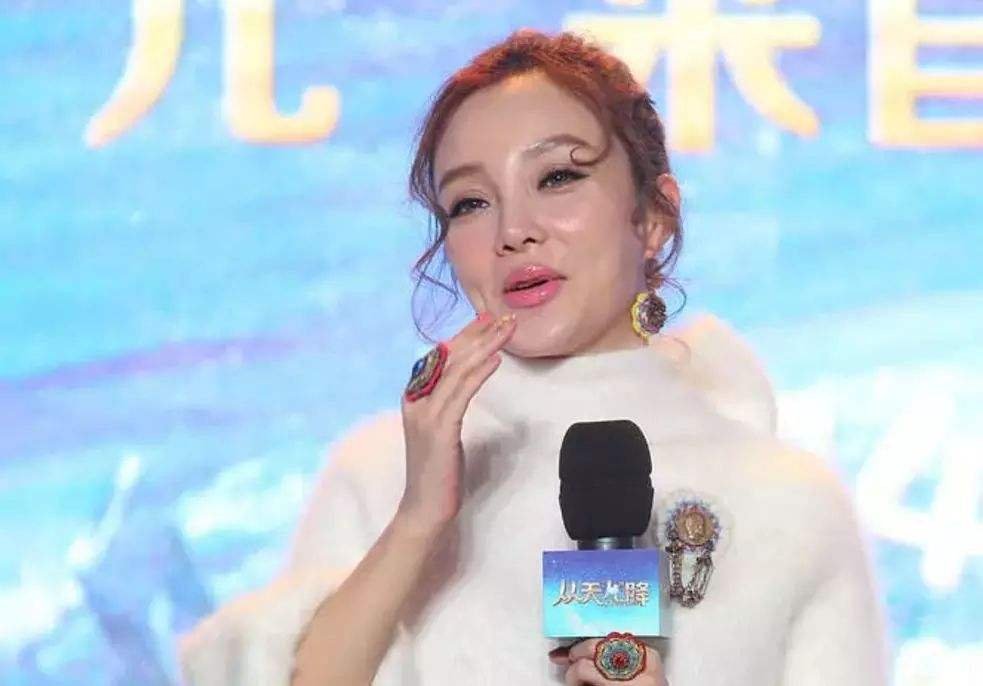 李小璐到底有没有整容，她的外表出现过很大的变化吗？