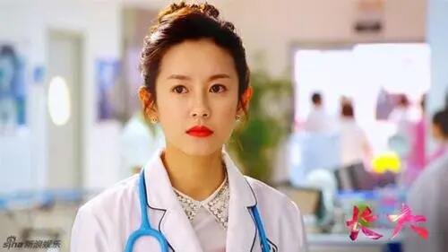 长大这部电视剧中，为什么陈志光喜欢白晓菁？