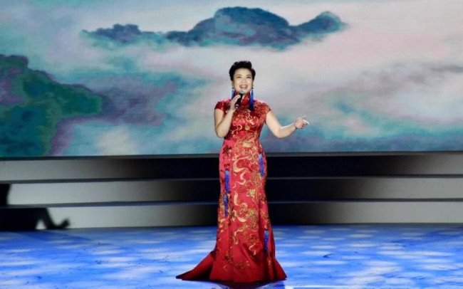 '继往开来的领路人,带领我们走进新时代” 领路人是谁 新时代指什么