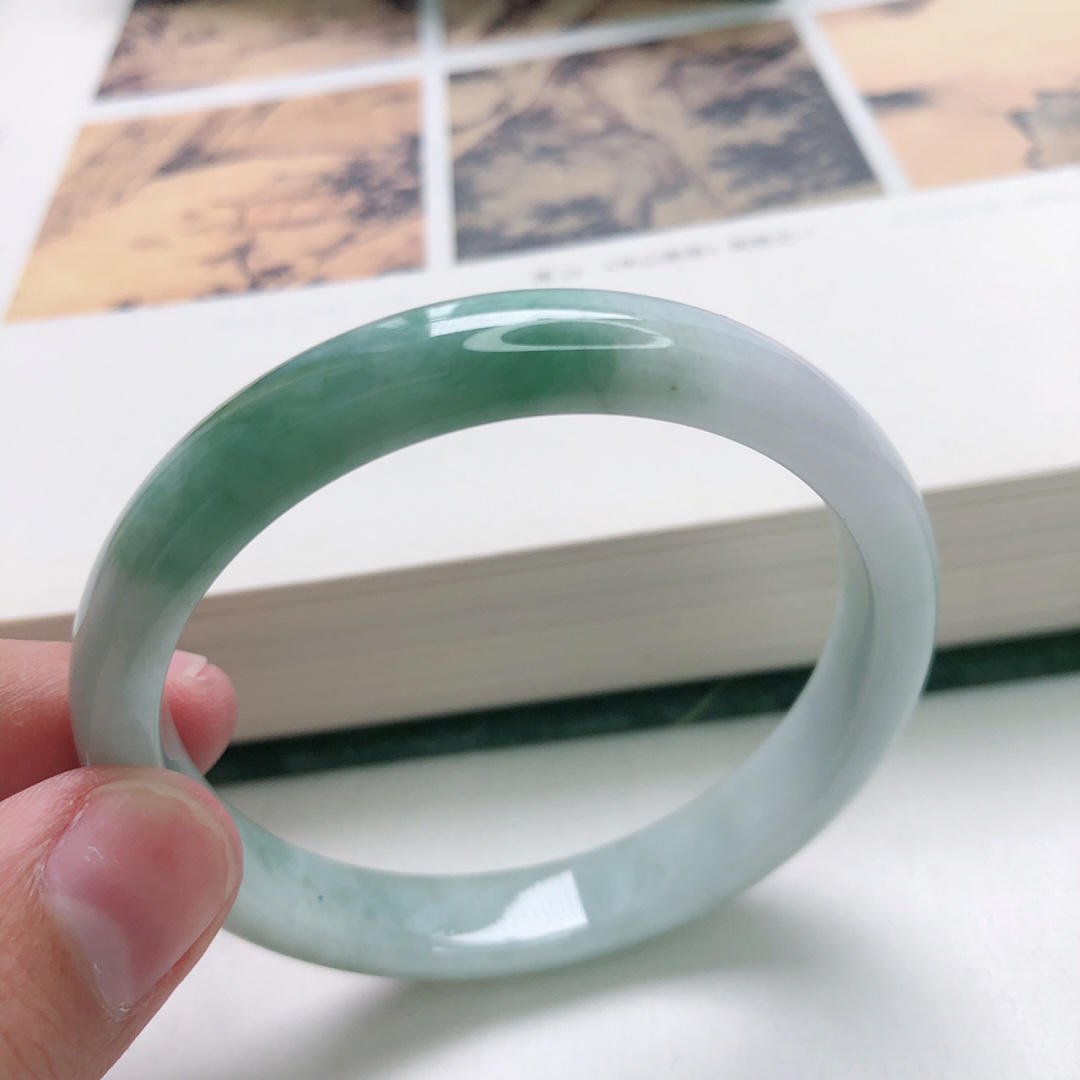 一般翡翠手镯大概多少钱