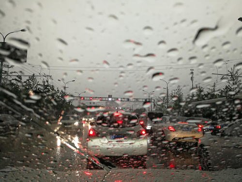 降雨对北京晚高峰影响较大,都造成了哪些方面的影响?