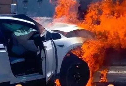 林志颖撞坏信号杆，交通部门：将索赔！林志颖现状如何？