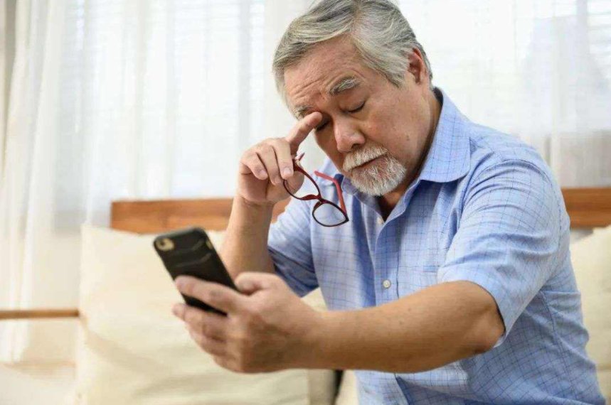 全国人大代表建议设置短视频老年人防沉迷模式,根据你家老人现状,你认为有必要吗?