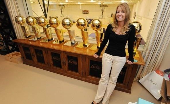 NBA湖人队老板是谁？