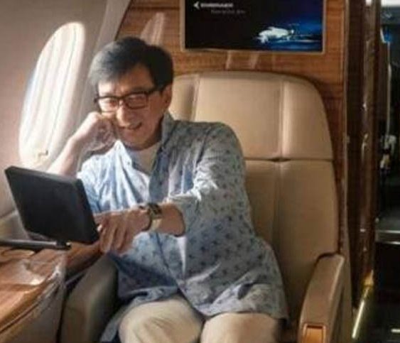 成龙大哥一共有几架私人飞机?