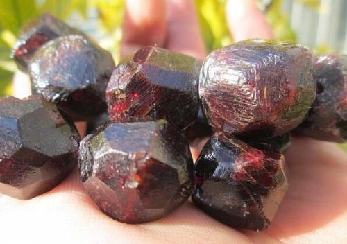 怎样识别天然和人工的石榴石