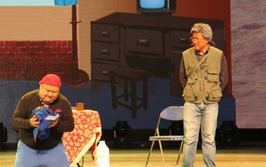 2人搞笑小品短剧本,要超搞笑的，适合小学生的，50分！！