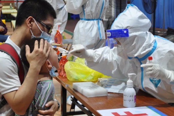 核酸检测员日薪上千，为什么还是一人难求？