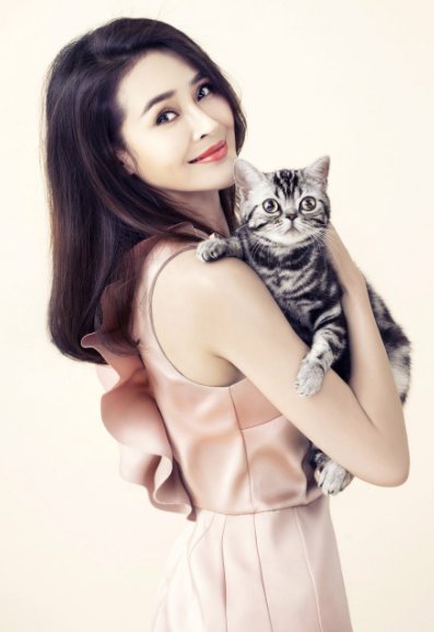 信者无敌里面的春是谁演的