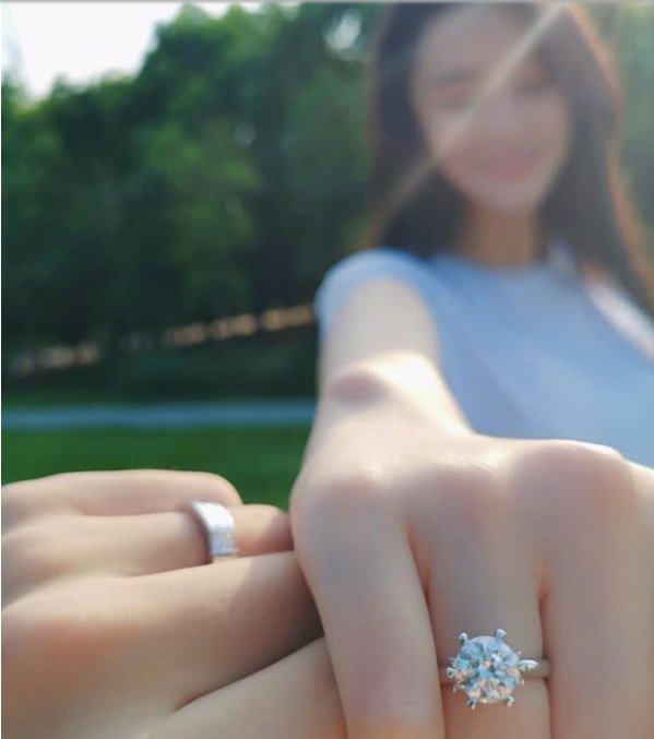 何捷微博只关注娱乐圈谁？