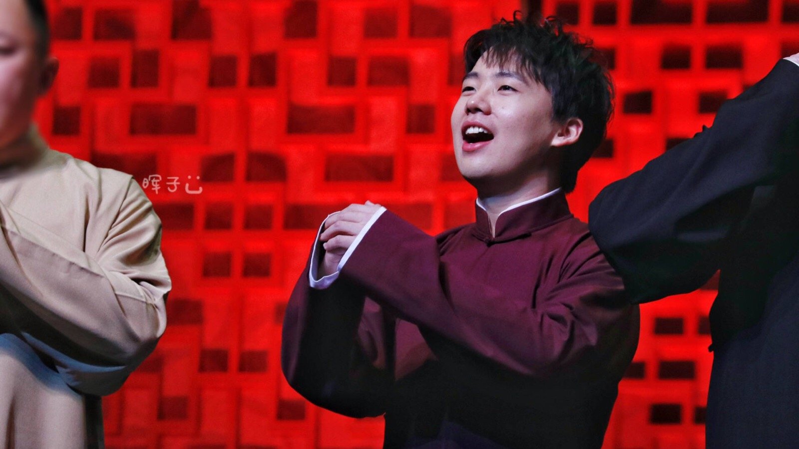 女网红晒聊天记录,郭麒麟主动约她去酒店,难道要学王校长,你怎么看?