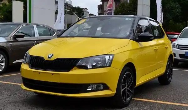 晶锐和polo哪个好？女生买polo还是晶锐