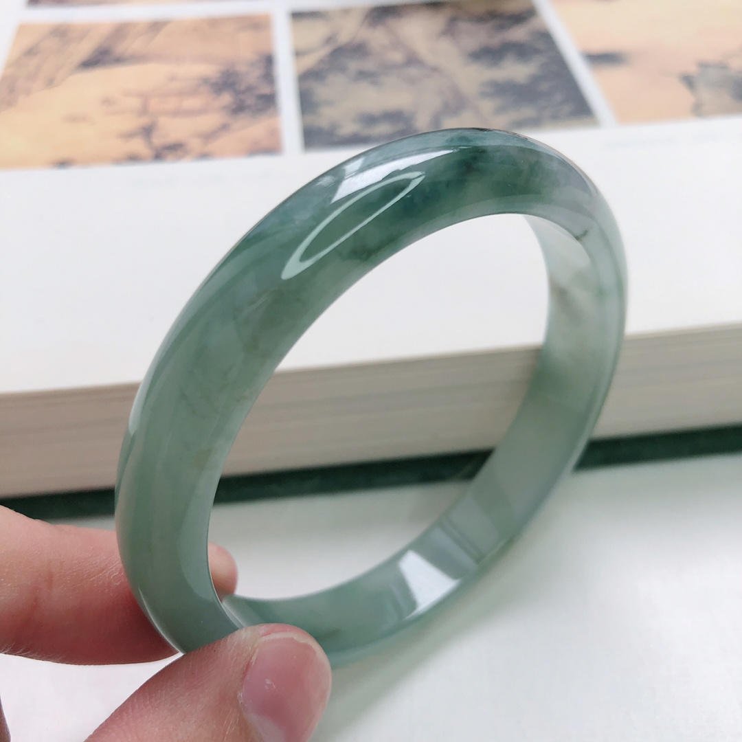 一般翡翠手镯大概多少钱