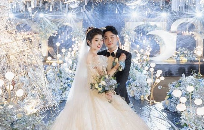 买一套婚纱要多少钱？