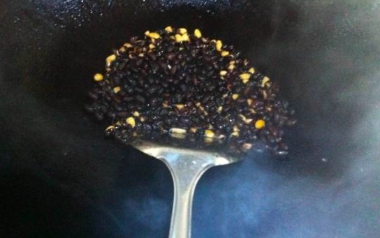 醋泡黑豆的正确做法是什么？
