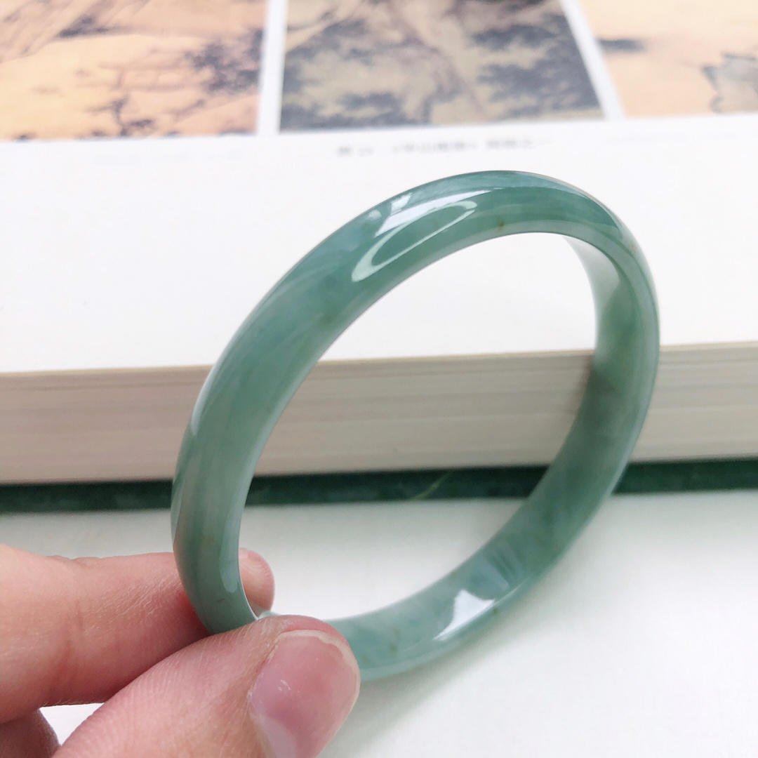 一般翡翠手镯大概多少钱