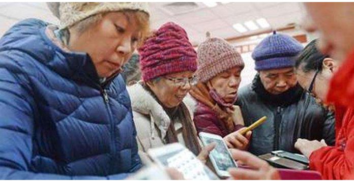 全国人大代表建议设置短视频老年人防沉迷模式,根据你家老人现状,你认为有必要吗?