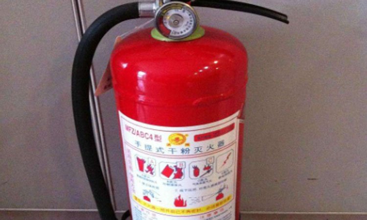 一名员工称不接受降薪被高管打伤，事情的真相到底是什么？