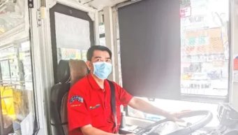 辽宁一对情侣无核酸乘公交向司机脸上喷雾，他们将会面临什么处罚？