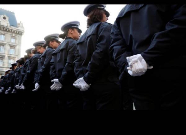 一周内5名警察自杀,今年已发生44起,法国警察为何心理素质如此之差?