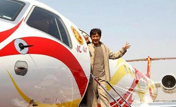 成龙大哥一共有几架私人飞机?