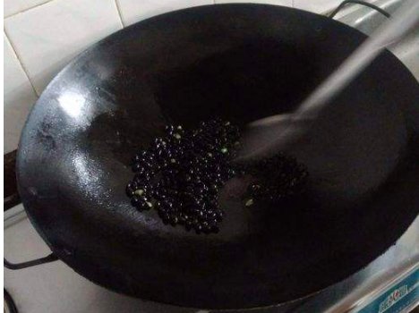 醋泡黑豆的正确做法是什么？