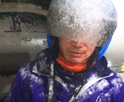 山东一外卖小哥凌晨2点顶风雪送餐,你支持这么晚点外卖吗?