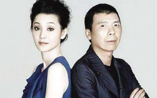 冯小刚有几个女儿 都是徐帆亲生的吗