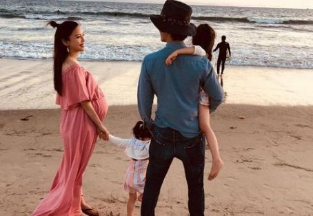 何捷微博只关注娱乐圈谁？