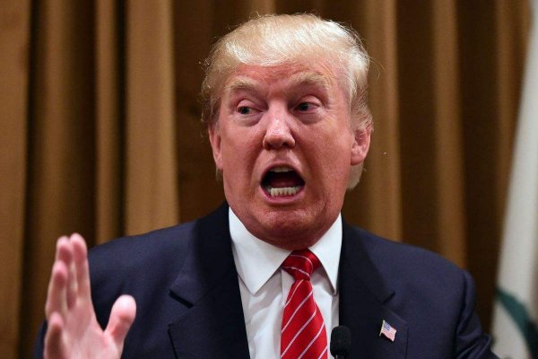 特朗普支持者称愿为其挡子弹,网友称收钱了!为何会这么说?