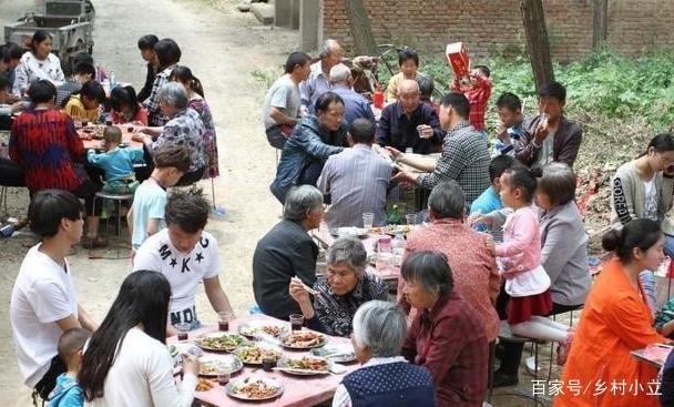 曾经讲究“人到礼到”,为何现在农村宴席变成“礼到人不到”了?