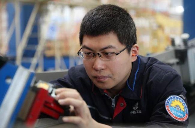 点赞！“90后”小伙数字化装配运20，赢得了网友怎样的称赞？