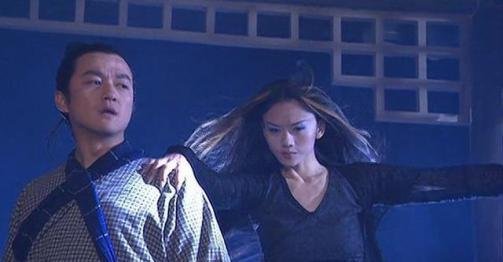 李亚鹏携女友约见舞蹈家杨丽萍,寸步不离似连体婴,网友对此有何评价?