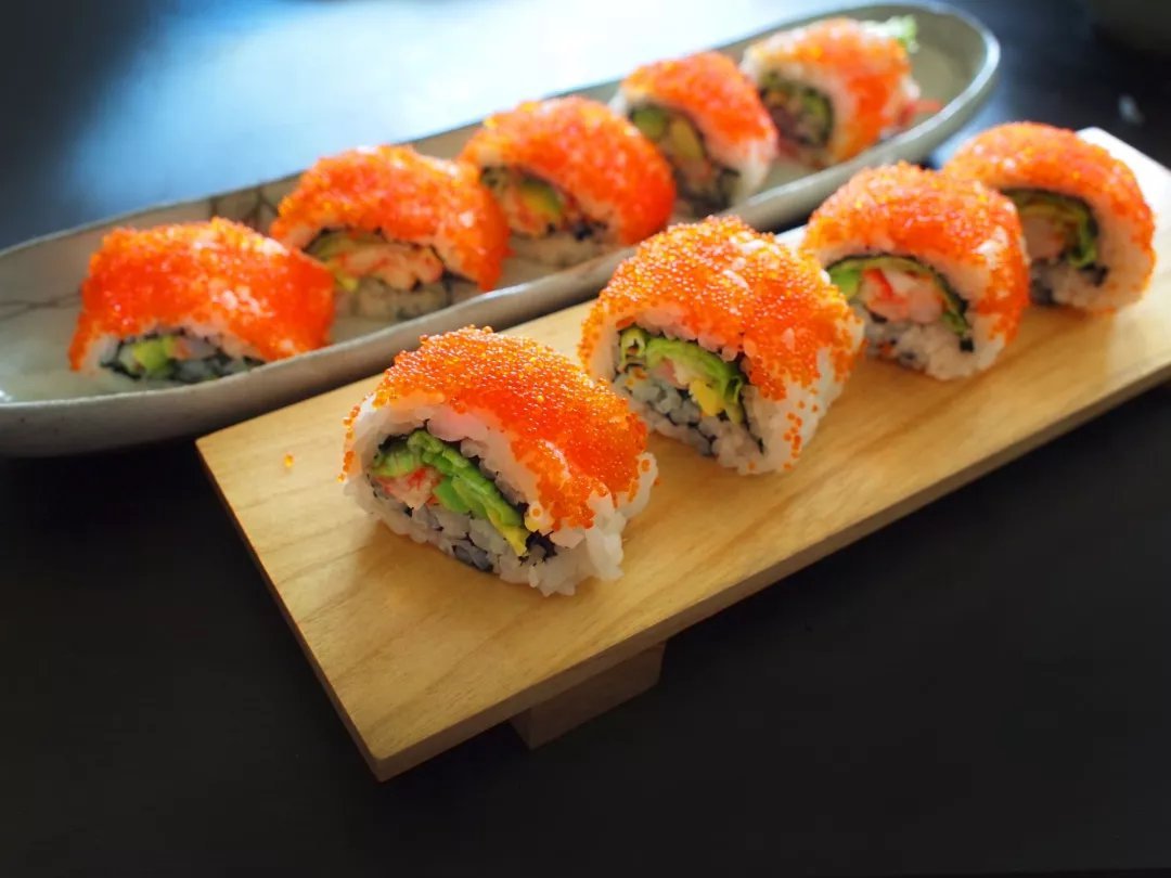 一般吃火锅时涮的蟹棒,它的主要原材料是什么?