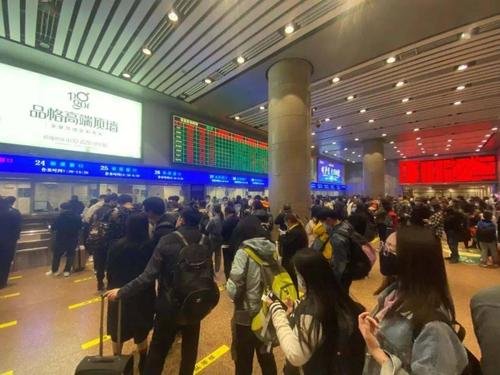 官方通报京广高铁部分列车晚点,事故的原因是什么?