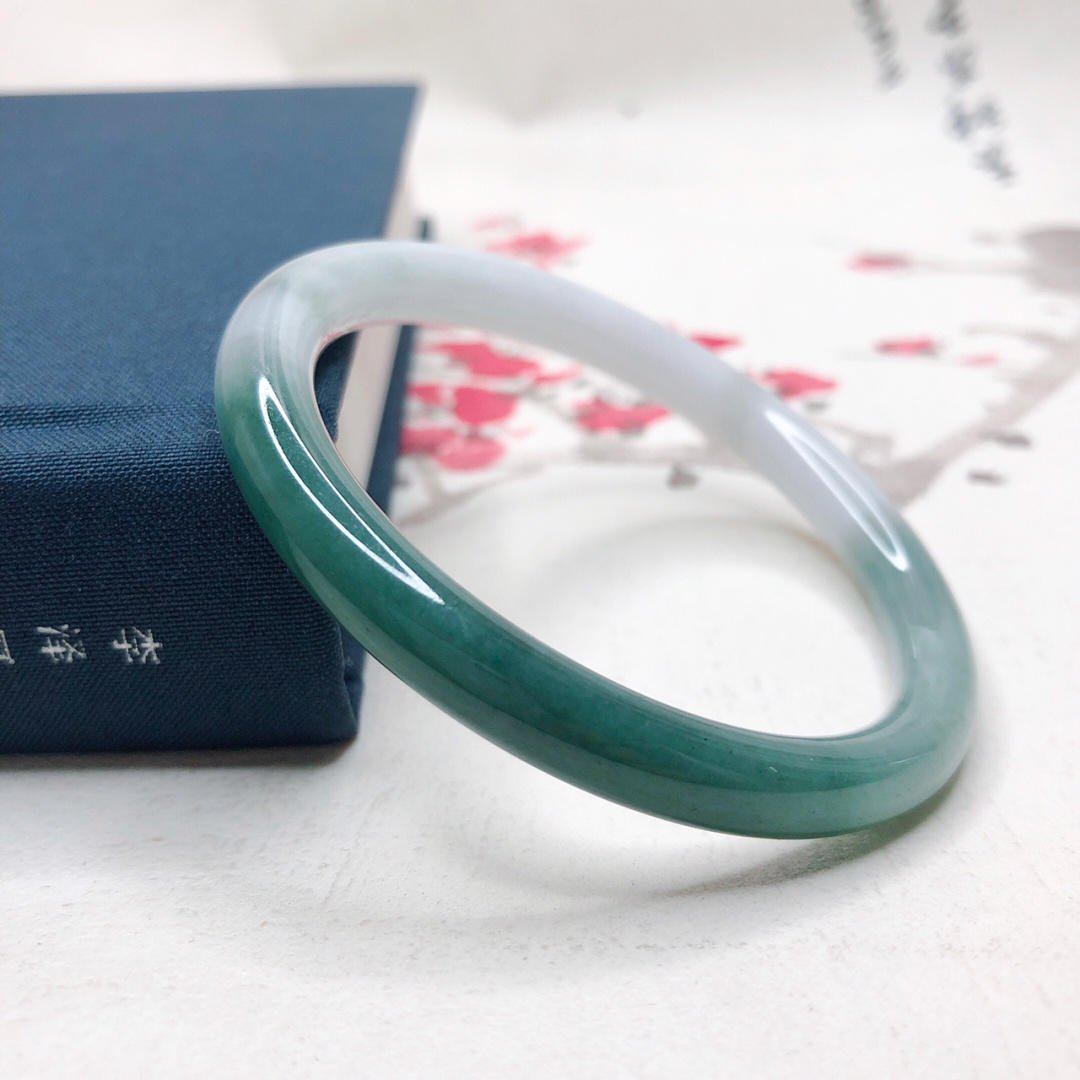 一般翡翠手镯大概多少钱