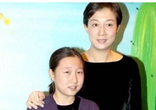 成龙的女儿是个怎么样的人?