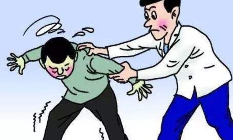 一名员工称不接受降薪被高管打伤,事情的真相到底是什么?