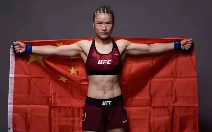 张伟丽成功卫冕了吗？为什么说她是第一位UFC的冠军？