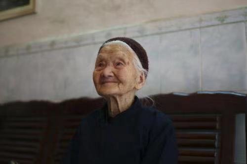 美国115岁最长寿老人去世，你见过年纪最大的老人是多少岁？