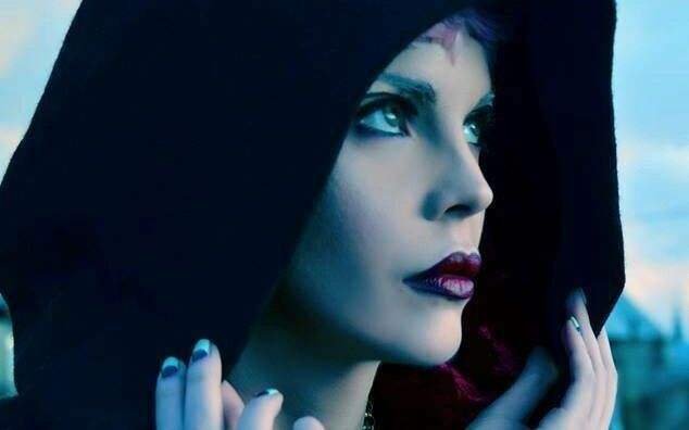 通灵之战里的朱莉王和亚历山大合作过吗