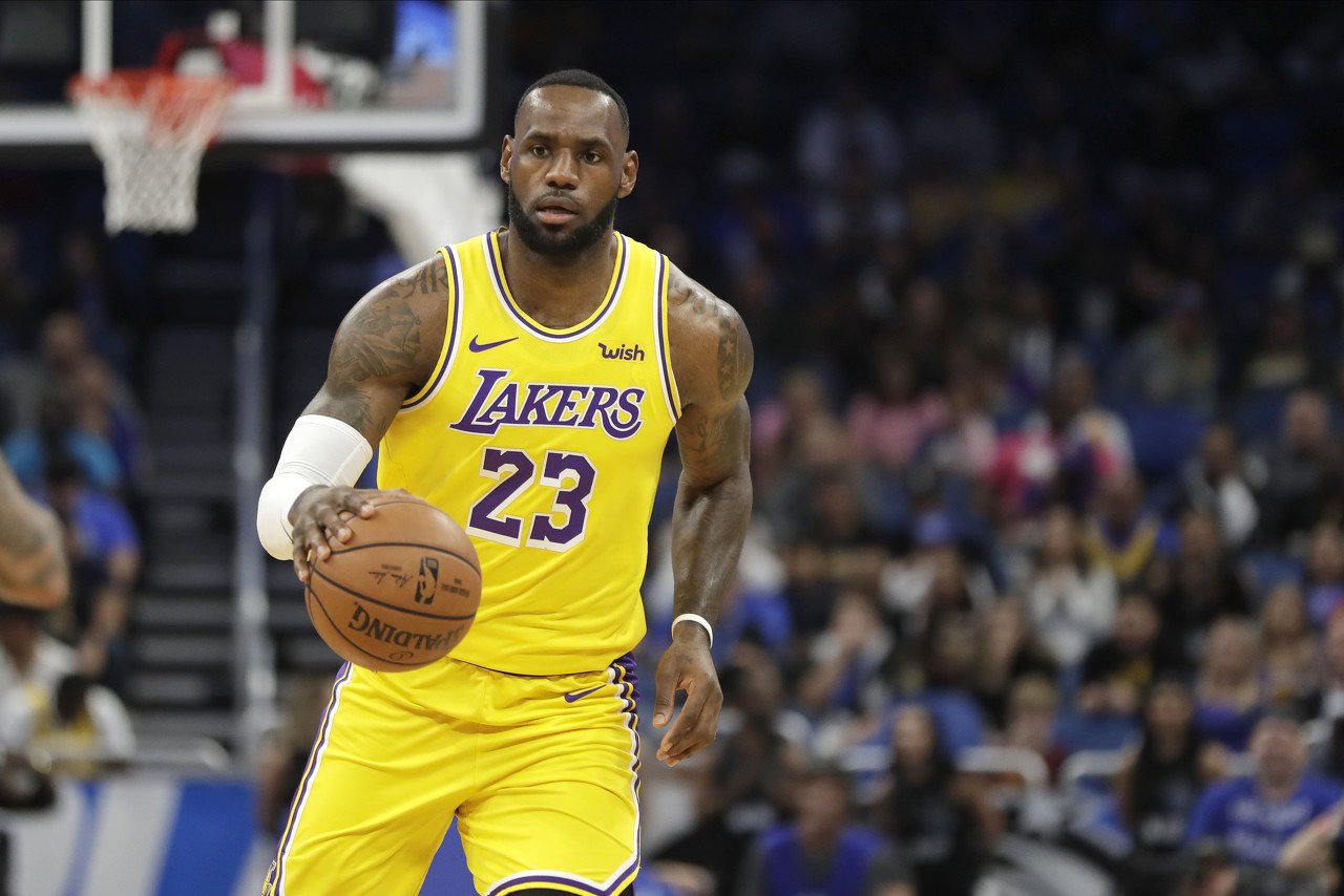 NBA常规赛中,湖人主场137-141不敌国王,湖人失利的原因是什么?