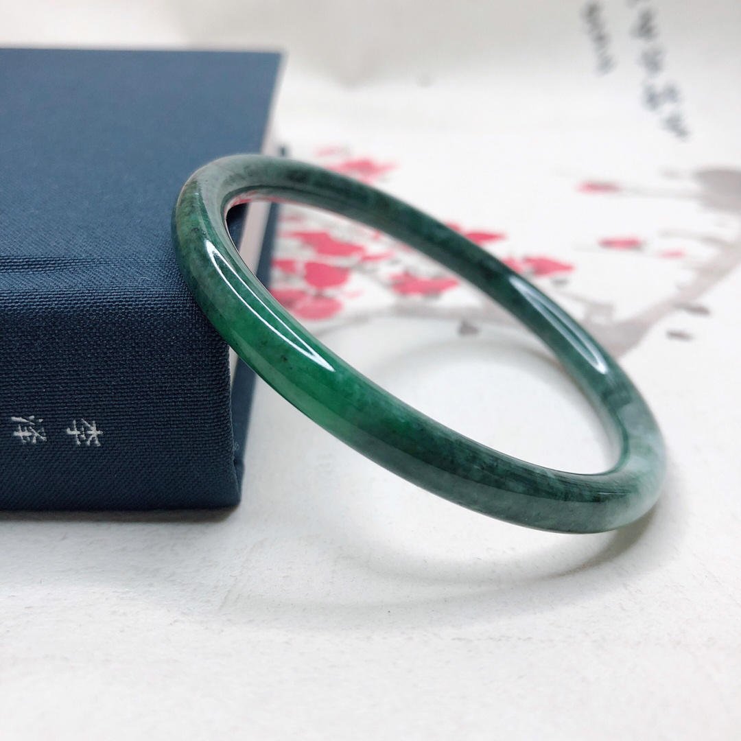 一般翡翠手镯大概多少钱