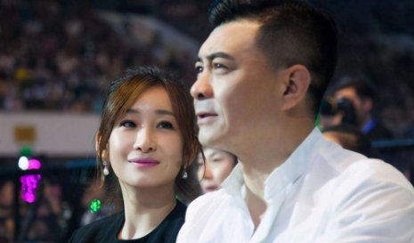 王新军姐弟恋12年分手，二婚娶了秦海璐，儿子拒绝接纳，如今的感情如何？